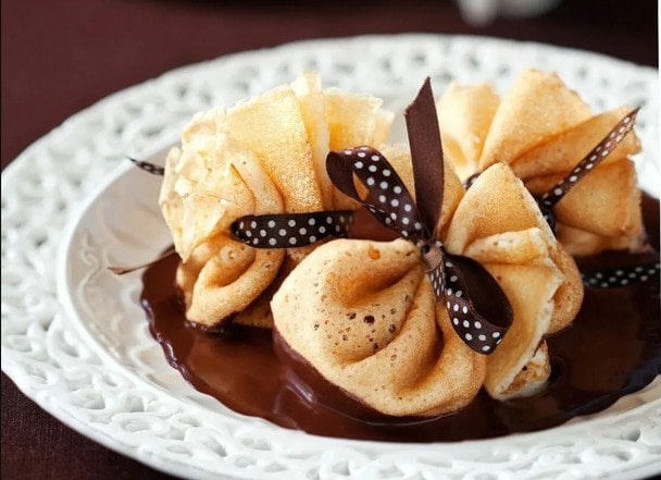 Як гарно загорнути млинці: способи від відомого шеф-кухаря