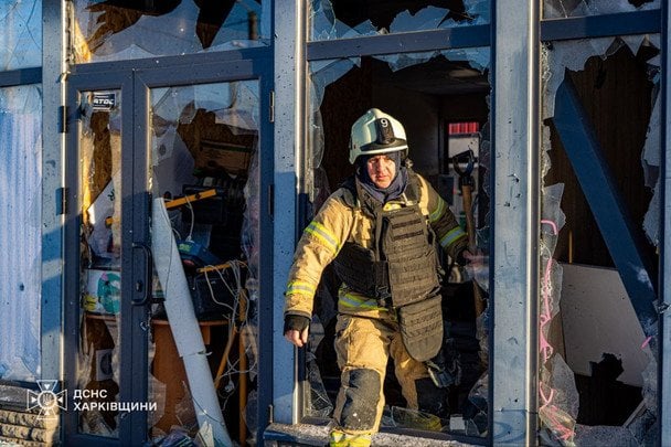 Атака на ринок у Харкові: росіяни вгатили "начиненим" дроном, людей врятувало лише одне (фото, відео)