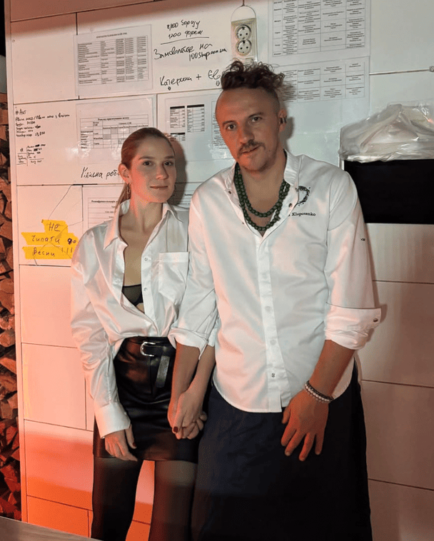 Євген Клопотенко показався з нареченою на відпочинку й замилував романтикою у горах