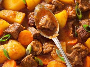 Рецепт дуже смачної курки з овочами. Приготуйте цю швидку і смачну страву