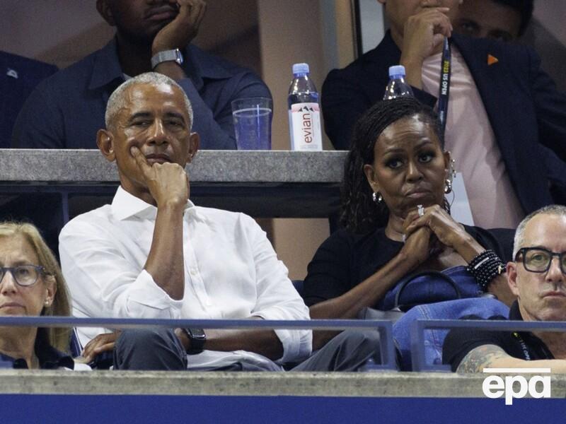 "Ми спимо разом щоночі!" Дружина Обами розповіла, як чоловік відреагував на зроблені 10 пірсингів "Ми спимо разом щоночі!" Дружина Обами розповіла, як чоловік відреагував на зроблені 10 пірсингів