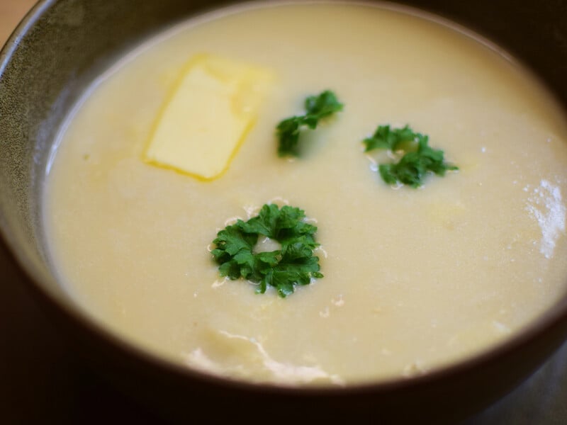 Обов'язково приготуйте цей смачний і ароматний вершковий суп із куркою. Простий рецепт