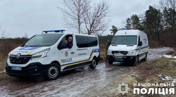 Вбивство дітей на Львівщині: поліція допитує дружину загиблого, яка повернулася до України