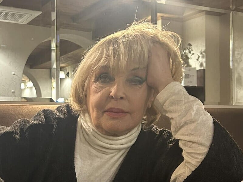 "Наче вискочила – і знову злягла з температурою". 88-річна Роговцева стривожила станом здоров'я