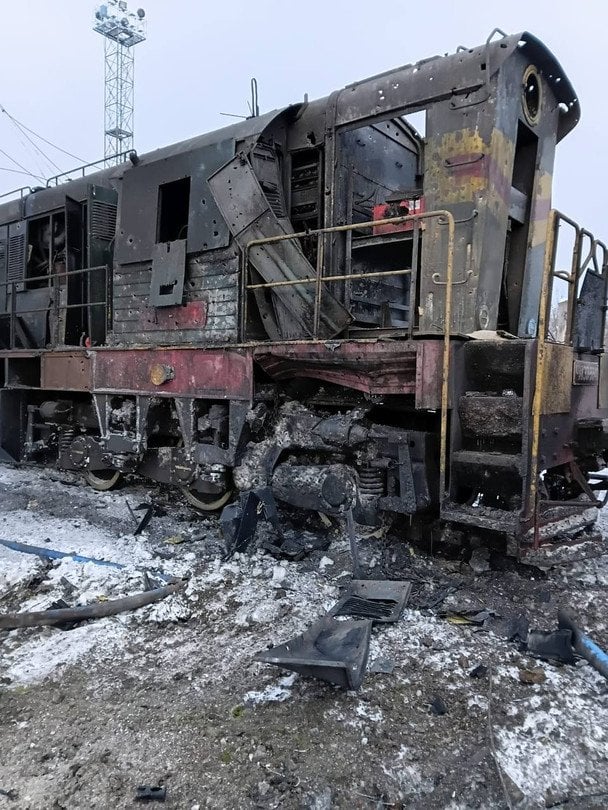 Росіяни вдарили по залізниці на Сумщині: є багато пошкоджень (фото)