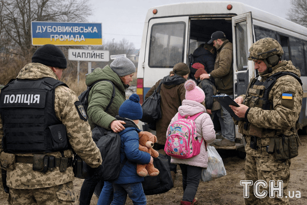 Рада дозволила примусову евакуацію дітей із зон бойових дій — деталі