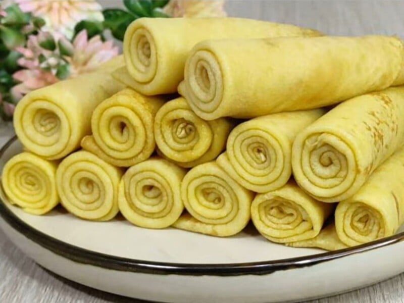 Збийте яйця з майонезом – і млинці вийдуть тонкими й еластичними. Рецепт тіста, яке не рветься