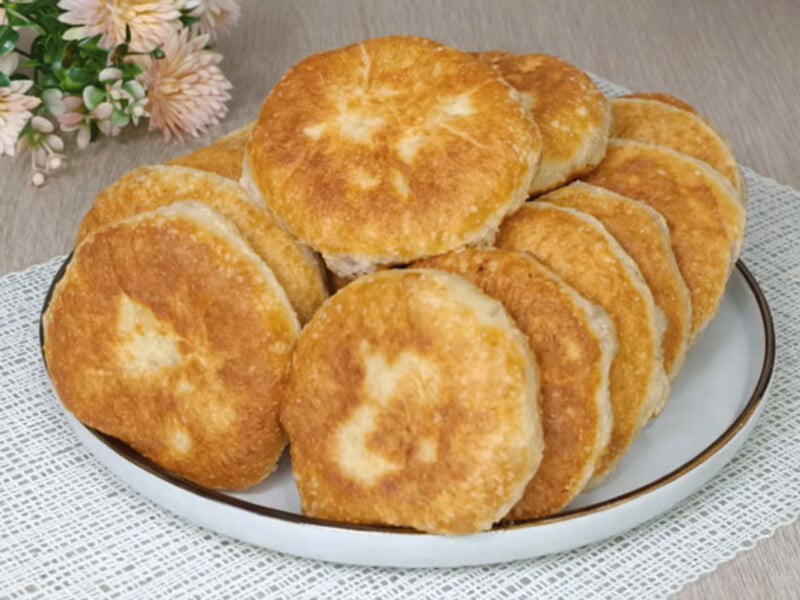 Приготуйте вдома смачні, соковиті й дуже ароматні біляші. Бюджетний рецепт без зайвих клопотів