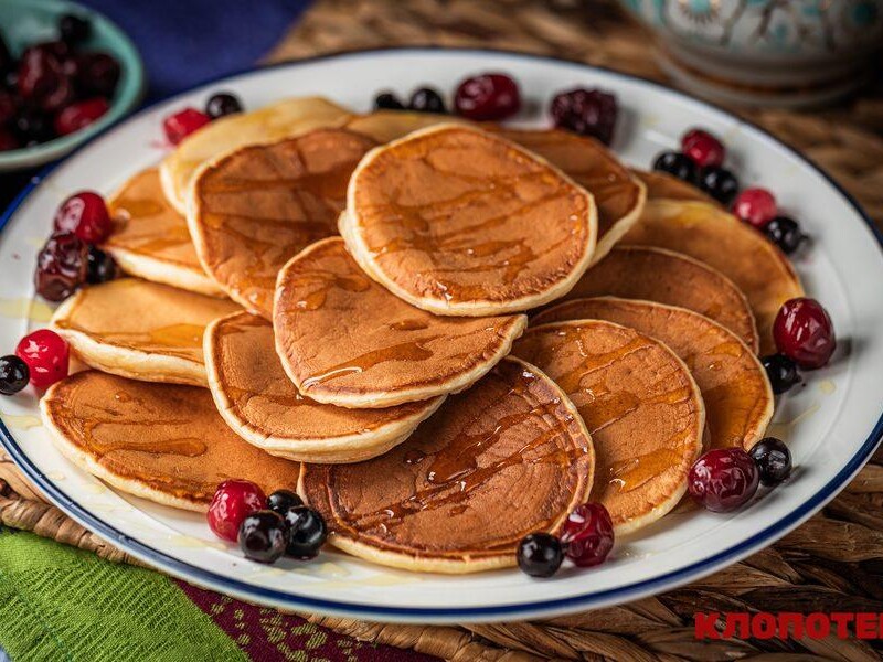 "Виходять ніжними й пишними, як хмаринки". Рецепт панкейків на кислому молоці