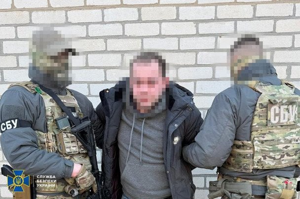 Залізничник «зливав» ворогу локації техніки Сил оборони: що йому загрожує