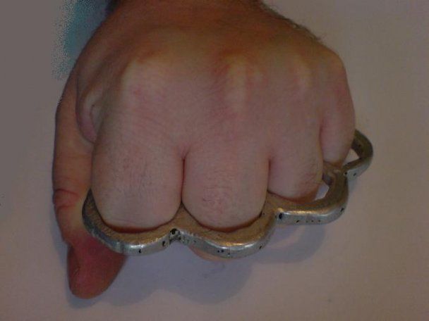 Чи є носіння кастету злочином: що вирішив Верховний суд