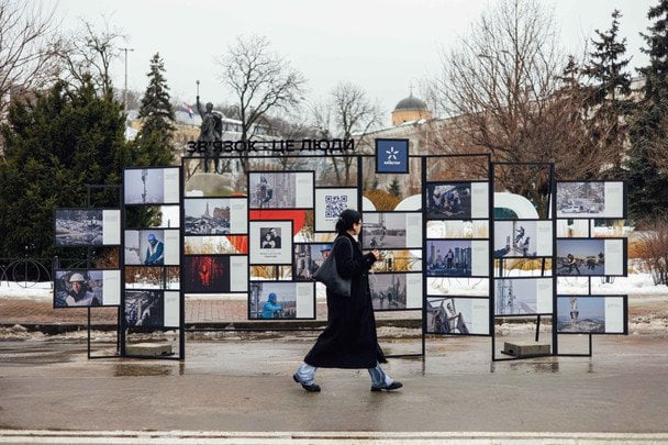 Фотопроєкт Київстар про роботу інженерів «Зв’язок – це люди» представили у чотирьох містах України Фотопроєкт Київстар про роботу інженерів «Зв’язок – це люди» представили у чотирьох містах України