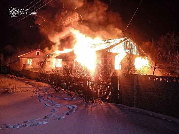 На Київщині у пожежі загинула мати з дітьми: моторошні деталі трагедії (фото)