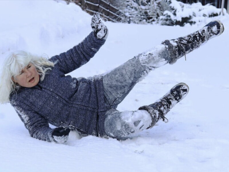 Три засоби проти льоду: що краще працює на слизьких доріжках Три засоби проти льоду: що краще працює на слизьких доріжках