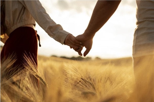 "Мені б спинити війну, аби жити із тобою вільно": історія кохання, яка стала піснею