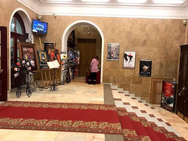 "Фоє" чи "фойє"  — як правильно писати українською за новим правописом