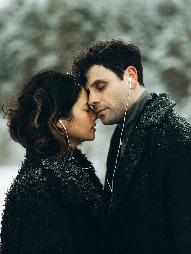 Дружина Артура Логая потрапила в ДТП і показала розтрощене авто