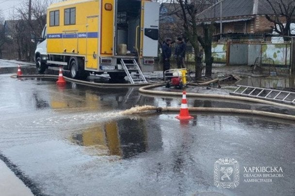 Негода в Україні: Харківщина пішла під воду, а Київ заливає окропом