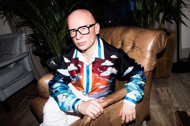 Російський дрон розніс квартиру Олексія Гончаренка в Києві: продюсер показав чорну вирву в спальні