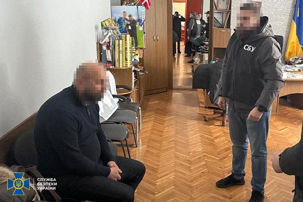 Мер Галича на Прикарпатті продавав землю "під ключ": оперативне відео