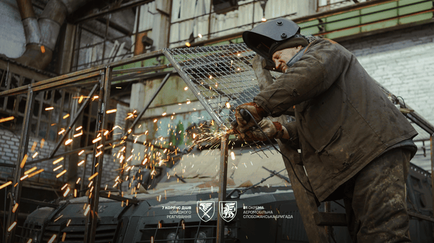 “Обварити”, щоб вижити: фоторепортаж із прифронтової ремонтної майстерні 81-ї бригади ДШВ “Обварити”, щоб вижити: фоторепортаж із прифронтової ремонтної майстерні 81-ї бригади ДШВ