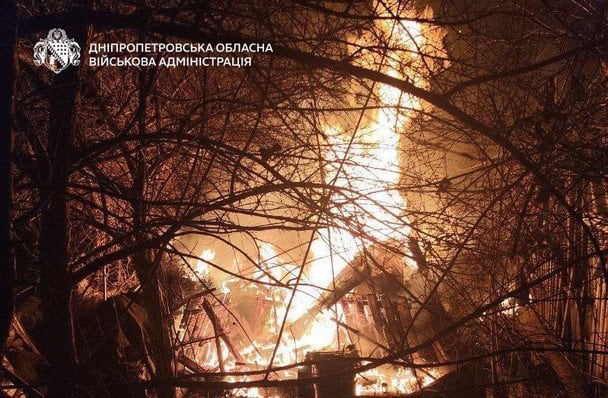 У Києві та Дніпрі зафіксували влучання і пожежі після атаки РФ