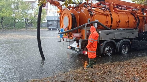 Нічні дощі затопили Полтаву: мешканці розповіли про проблеми з реагуванням служб Нічні дощі затопили Полтаву: мешканці розповіли про проблеми з реагуванням служб