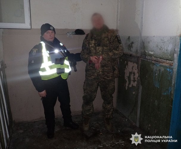 У Києві військовий у СЗЧ влаштував різанину: двоє людей поранені