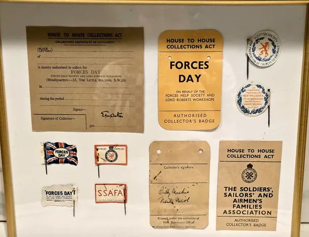 Скарби за стінами: жінка знайшла "капсулу часу" під час ремонту старої школи