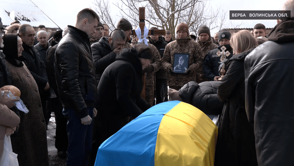Не встигла забрати весільне відео: на Волині попрощалися з патрульною, загиблою під час теракту у Львові