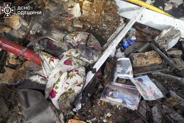 Російський БпЛА влучив у будинок в Одесі: під завалами загинула жінка