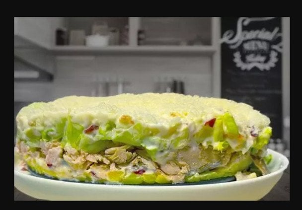 Салат «Мімоза» — рецепт з копченою горбушею та айсбергом