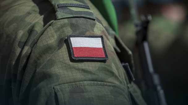 Невідомий безпілотник знову впав на військову базу в Польщі: подробиці