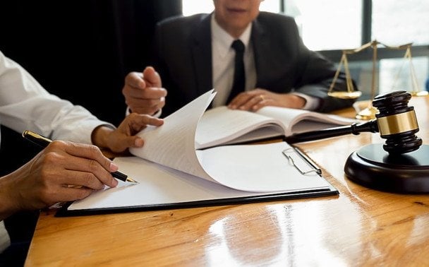 Спадщина з боргами — кому і за яких умов краще відмовитись від майна