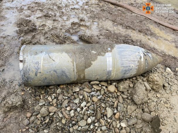 Небезпечні знахідки: уламок ракети виявили за 20 метрів від залізничної колії Небезпечні знахідки: уламок ракети виявили за 20 метрів від залізничної колії