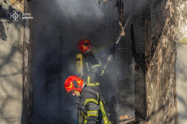 В Києві пожежа забрала життя двох людей — деталі трагедії