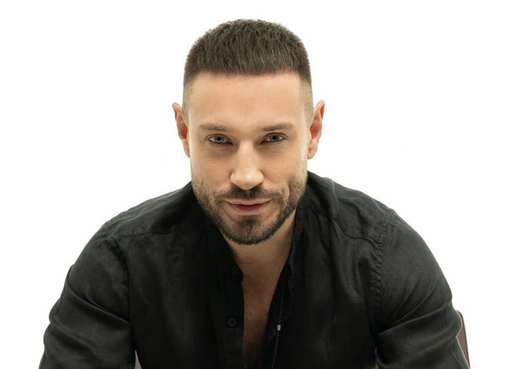 Андрій Кравченко презентує новий хіт «Золоті слова» — пісню, яку вже співають тисячі слухачів