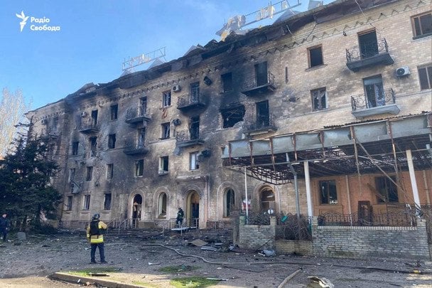 Росія вдарила по готелю в одному з міст: є постраждалий