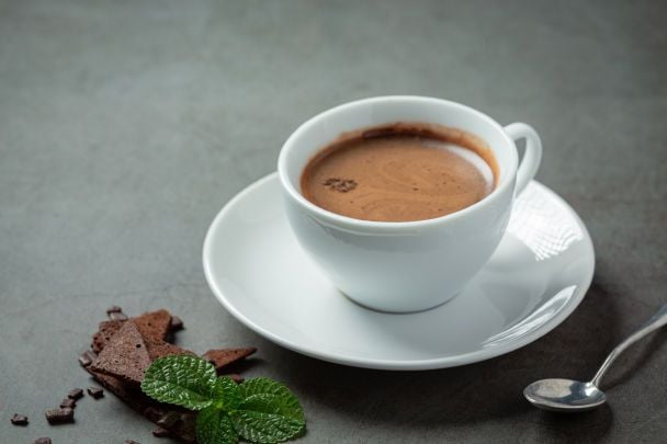 Батьки 5-річної дівчинки судяться з курортом через надто гарячий напій: подробиці