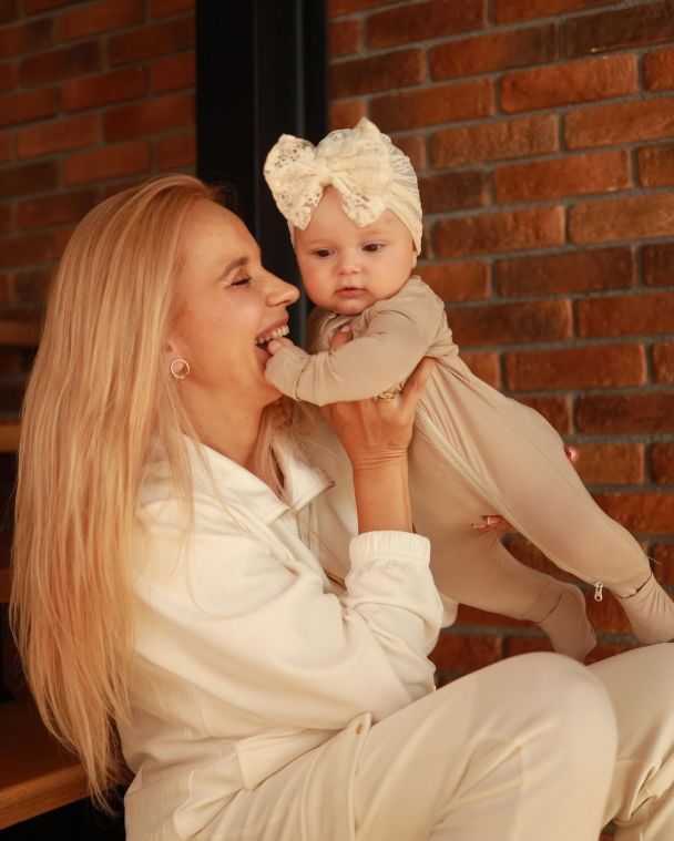 Лілія Ребрик замилувала фото з однорічною донечкою та пожартувала про початок весни