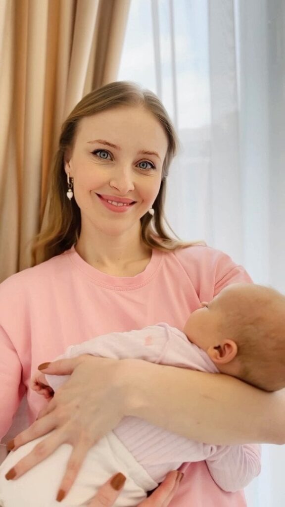 Анна Сагайдачна розсекретила вагу після третьої вагітності й показала свою фігуру без прикрас