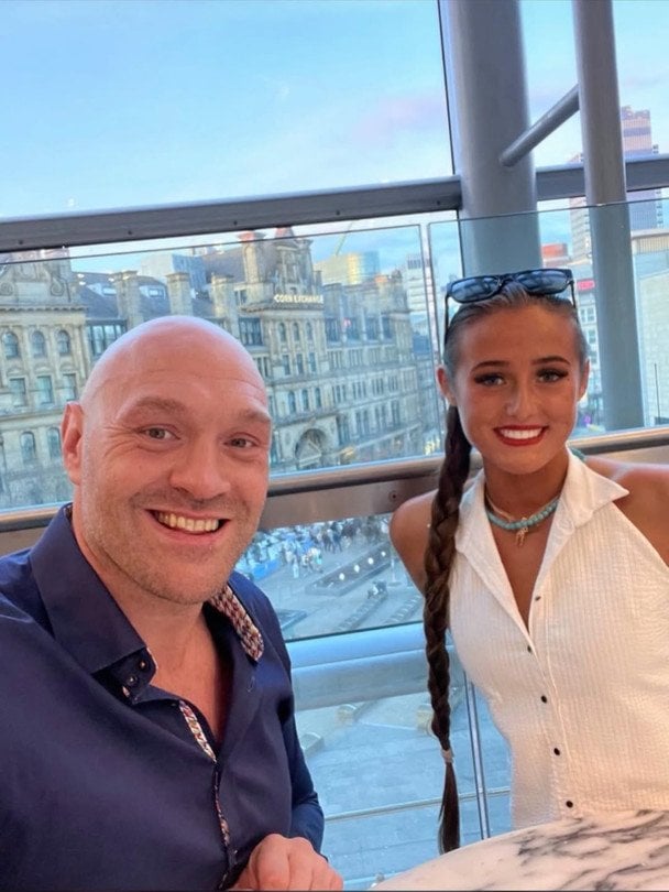 16-річна донька Тайсона Ф'юрі після заручин із бойфрендом похизувалась святкуванням дівич-вечора