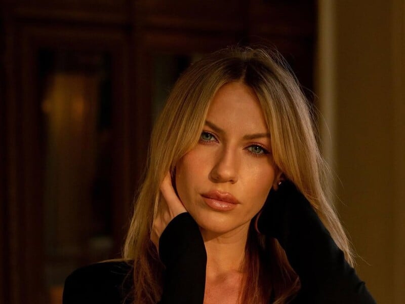 Лесю Нікітюк на цих унікальних кадрах не впізнати. Який вигляд топова ведуча мала 20 років тому