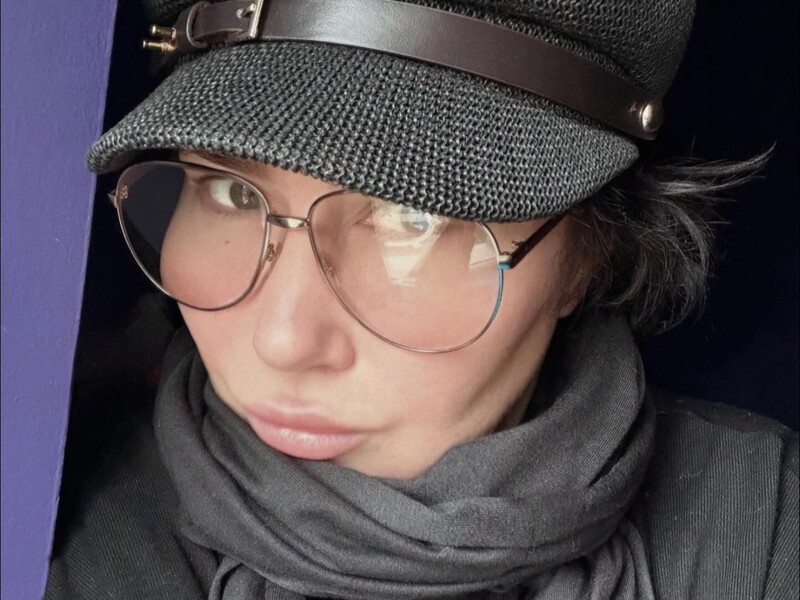 "Дуже люблю". Мозгова показала, яку рідкісну квітку із Червоної книги вирощує в саду