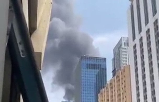 Іранський "Шахед" атакував ТЦ у Шарджі: під завалами можуть бути люди