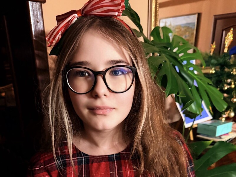 "Дуже щемливо, трепетно". Донька Мозгової знялася біля пам'ятника покійному дідусеві