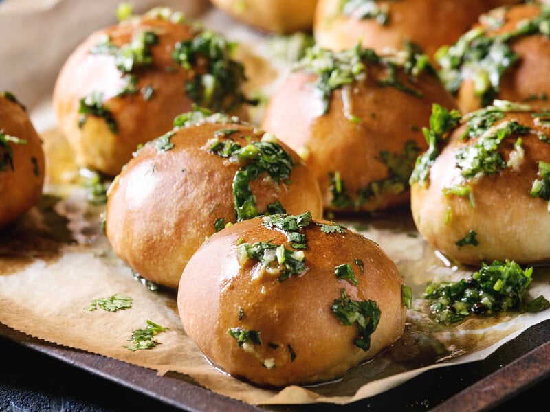 Теща Гордона показала, як швидко готує дивовижні пампушки до борщу. Рецепт – простіше простого