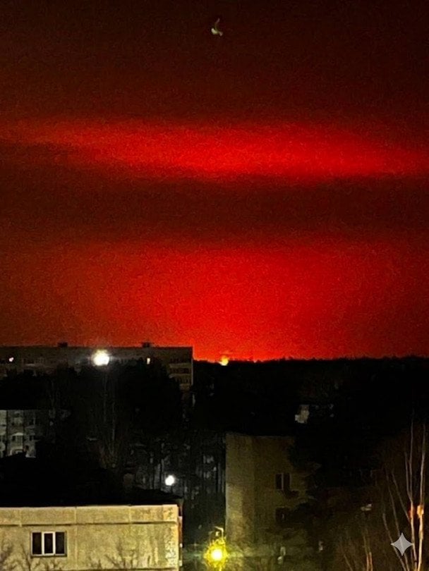 Росія у вибухах: дрони летять на Москву, у Леніградіській області — свіжа "бавовна" на НПЗ (відео)