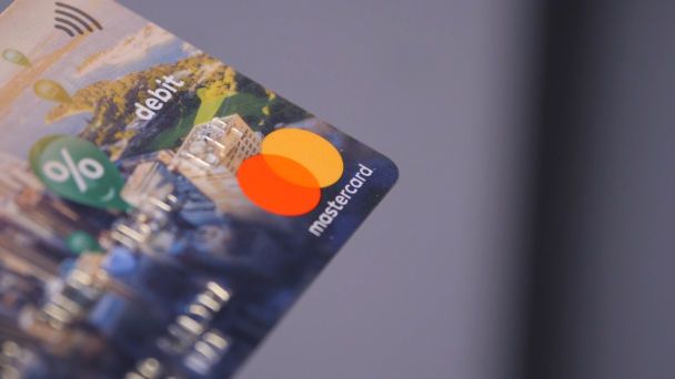 Власниця магазину побила клієнта через українську мову: чим все закінчилось