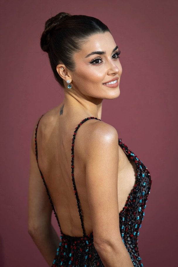 Зірку "Постукай в мої двері" Ханде Ерче затримали просто в аеропорту Стамбула